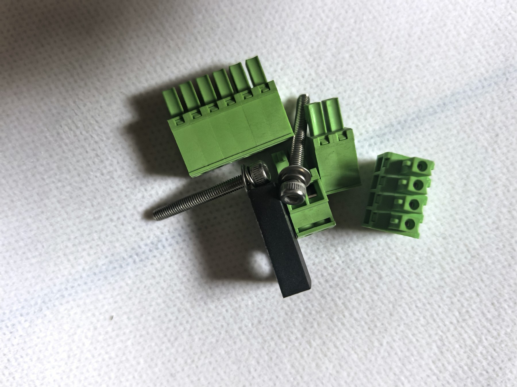 接插件与螺丝配件包